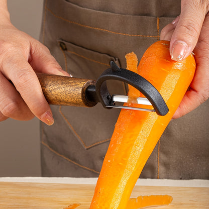 Descascador de Legumes em Aço Inoxidável com Cabo de Madeira de Cânfora – Peeler Multiuso para Frutas e Vegetais, Ralador e Fatiador Ergonômico, Durável para Batatas, Cenouras e Pepinos