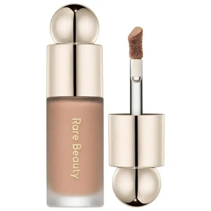 Rubor líquido de contorno en Rosy Brown: sombra de ojos facial hidratante, resistente al agua y voluminosa.
