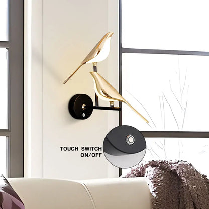 Arandela LED Pássaro Magpie Giratória 360° Dourada - Luminária Parede Nórdica para Quarto e Sala