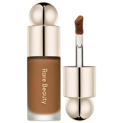 Rubor líquido de contorno en Rosy Brown: sombra de ojos facial hidratante, resistente al agua y voluminosa.