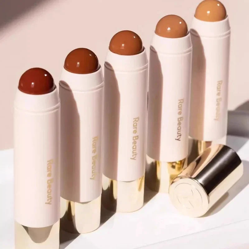 Rubor líquido de contorno en Rosy Brown: sombra de ojos facial hidratante, resistente al agua y voluminosa.