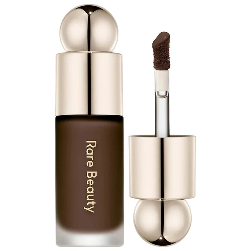 Rubor líquido de contorno en Rosy Brown: sombra de ojos facial hidratante, resistente al agua y voluminosa.